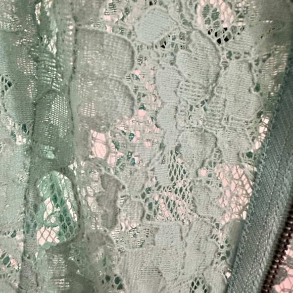 BCBG Teal Lace Peplum Top Size S - Picture 7 of 7